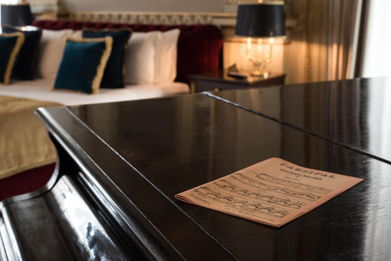 Grand Hotel Et Des Palmes Palermo Exterior foto Piano in the hotel