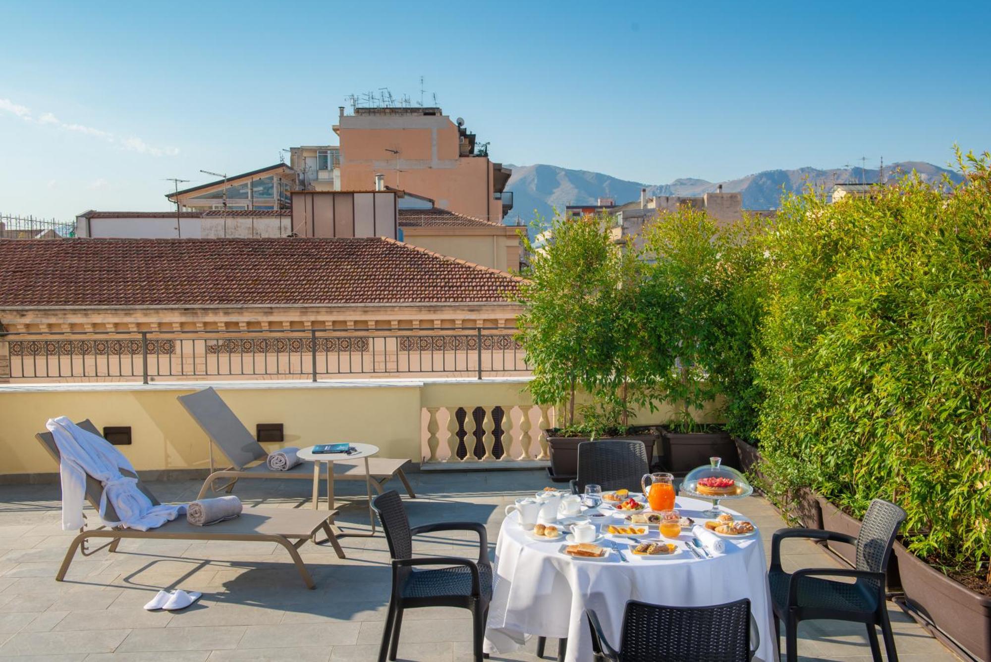 Grand Hotel Et Des Palmes Palermo Exterior foto Rooftop terrace