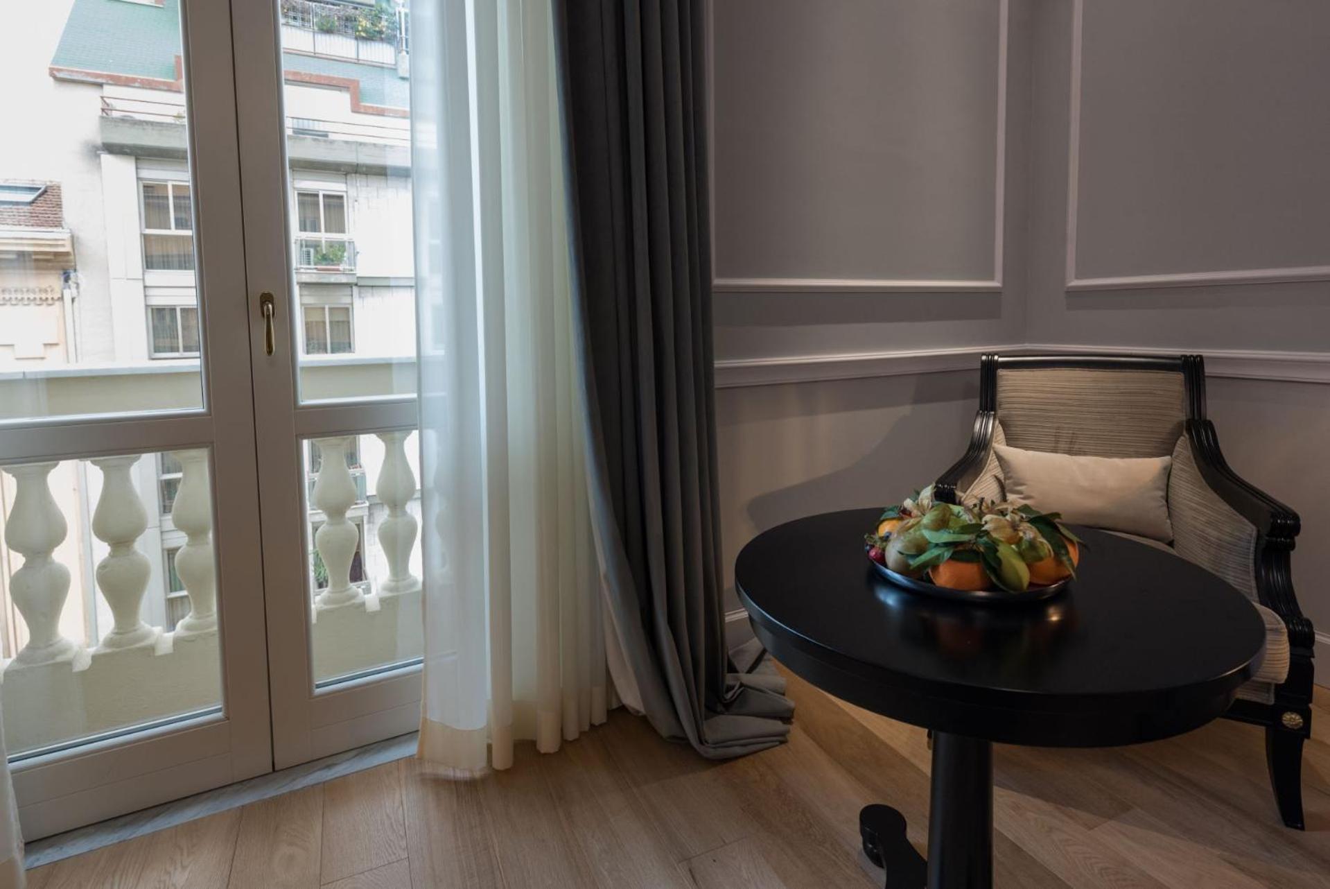 Grand Hotel Et Des Palmes Palermo Exterior foto A room at the hotel