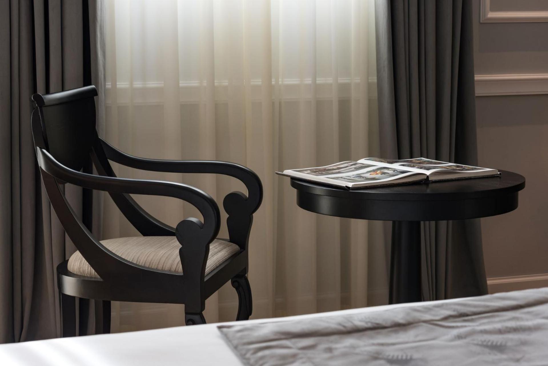 Grand Hotel Et Des Palmes Palermo Exterior foto A room at the hotel